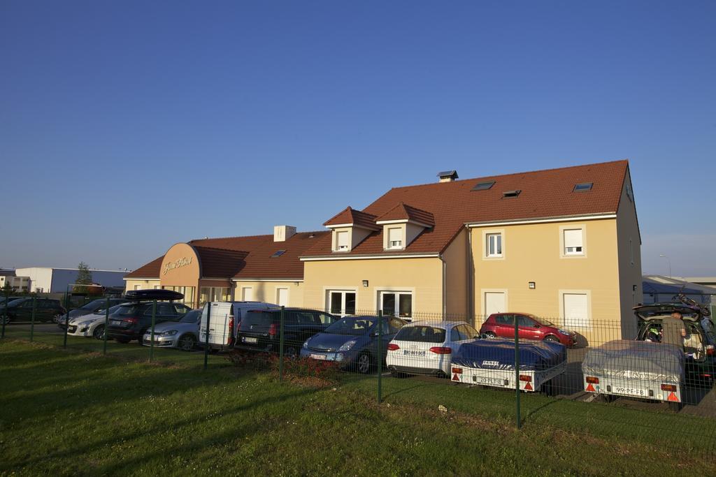 Logis Jum'Hotel Saints-Geosmes Екстериор снимка