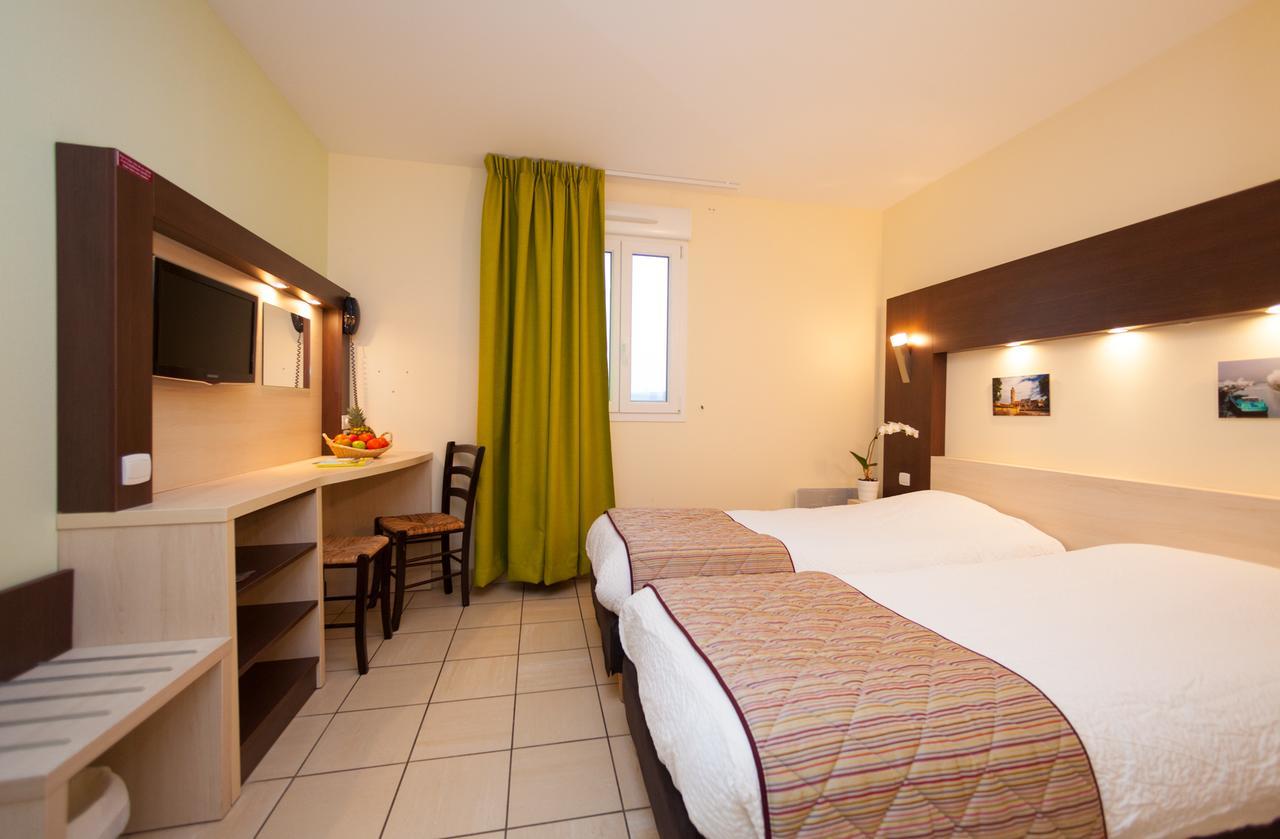 Logis Jum'Hotel Saints-Geosmes Екстериор снимка