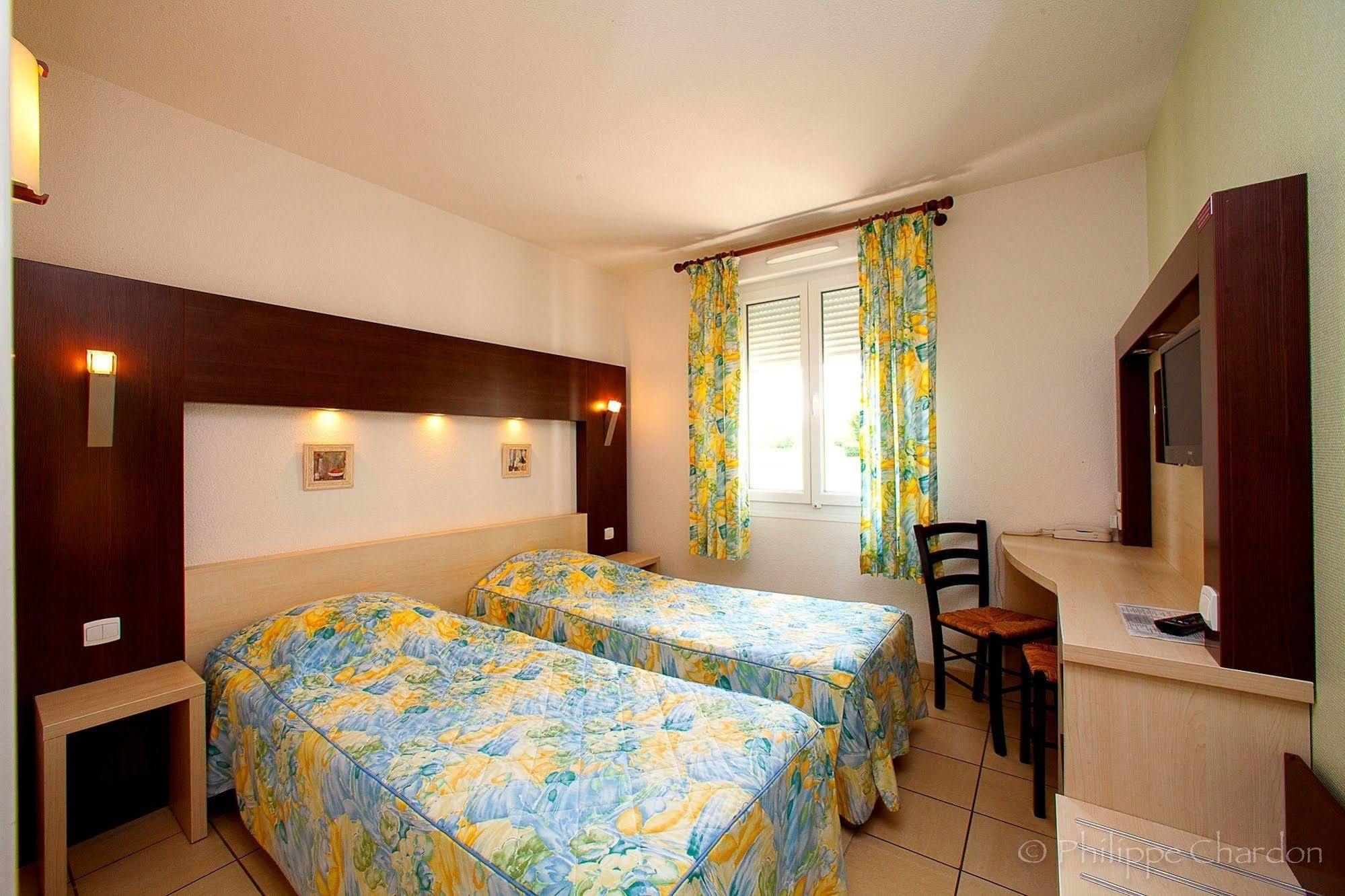 Logis Jum'Hotel Saints-Geosmes Екстериор снимка