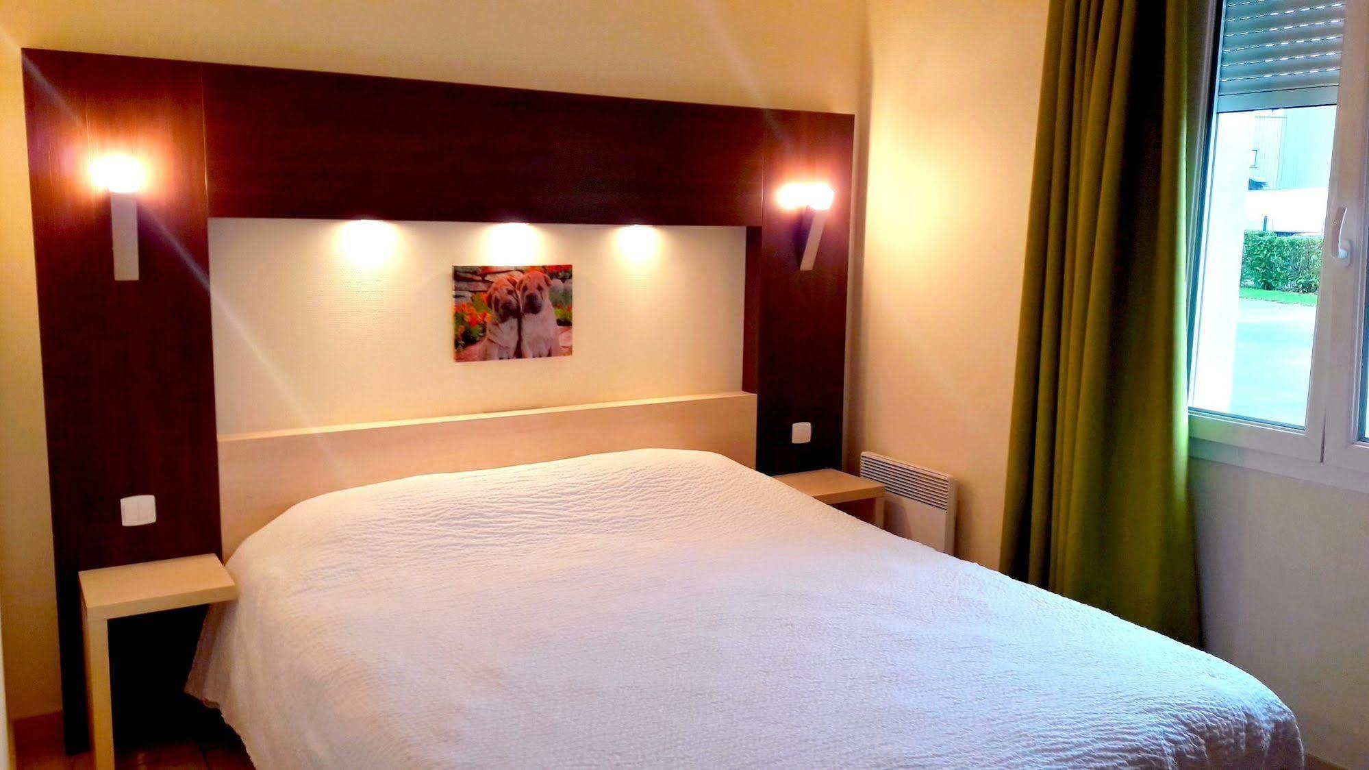 Logis Jum'Hotel Saints-Geosmes Екстериор снимка