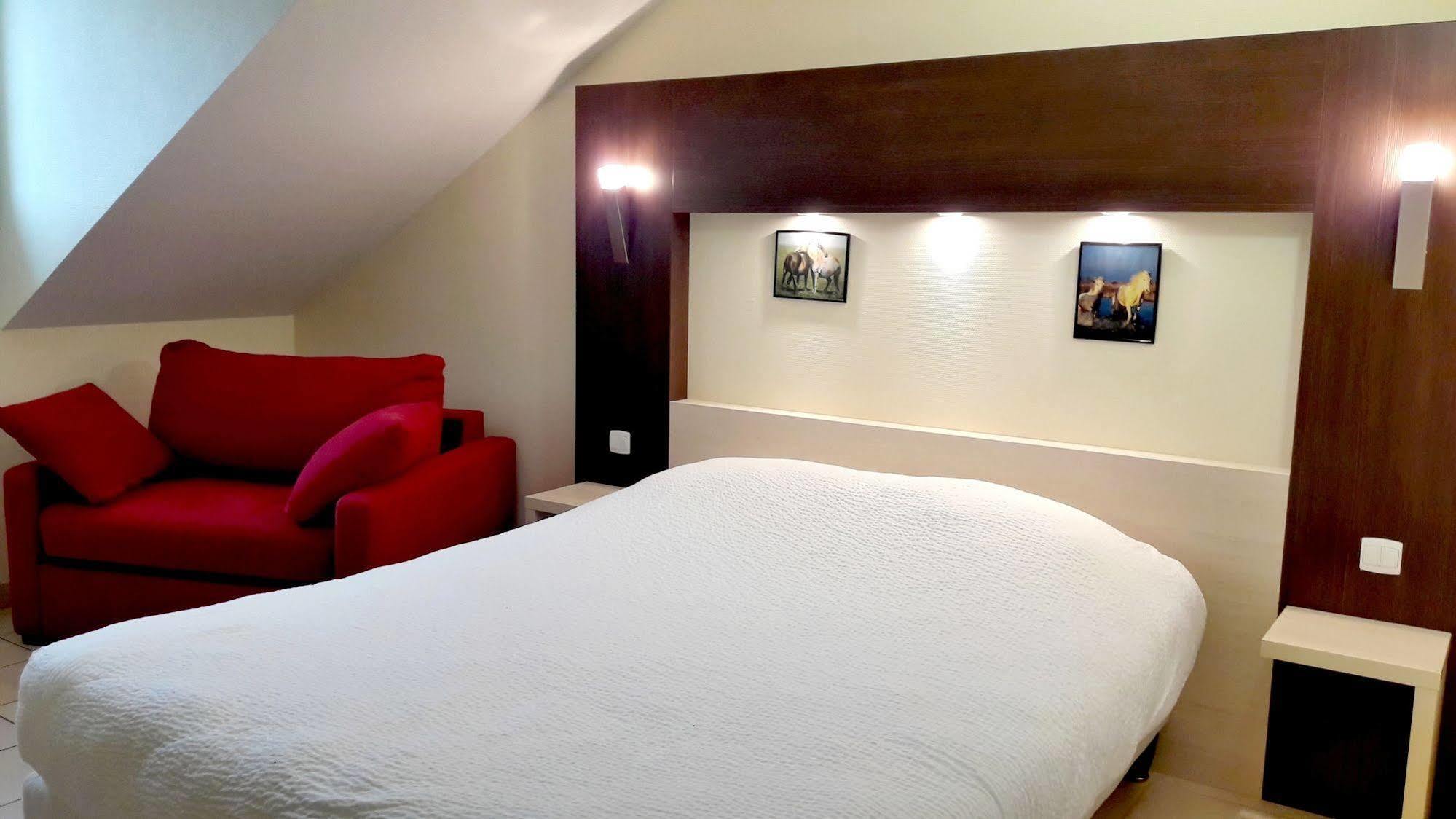 Logis Jum'Hotel Saints-Geosmes Екстериор снимка