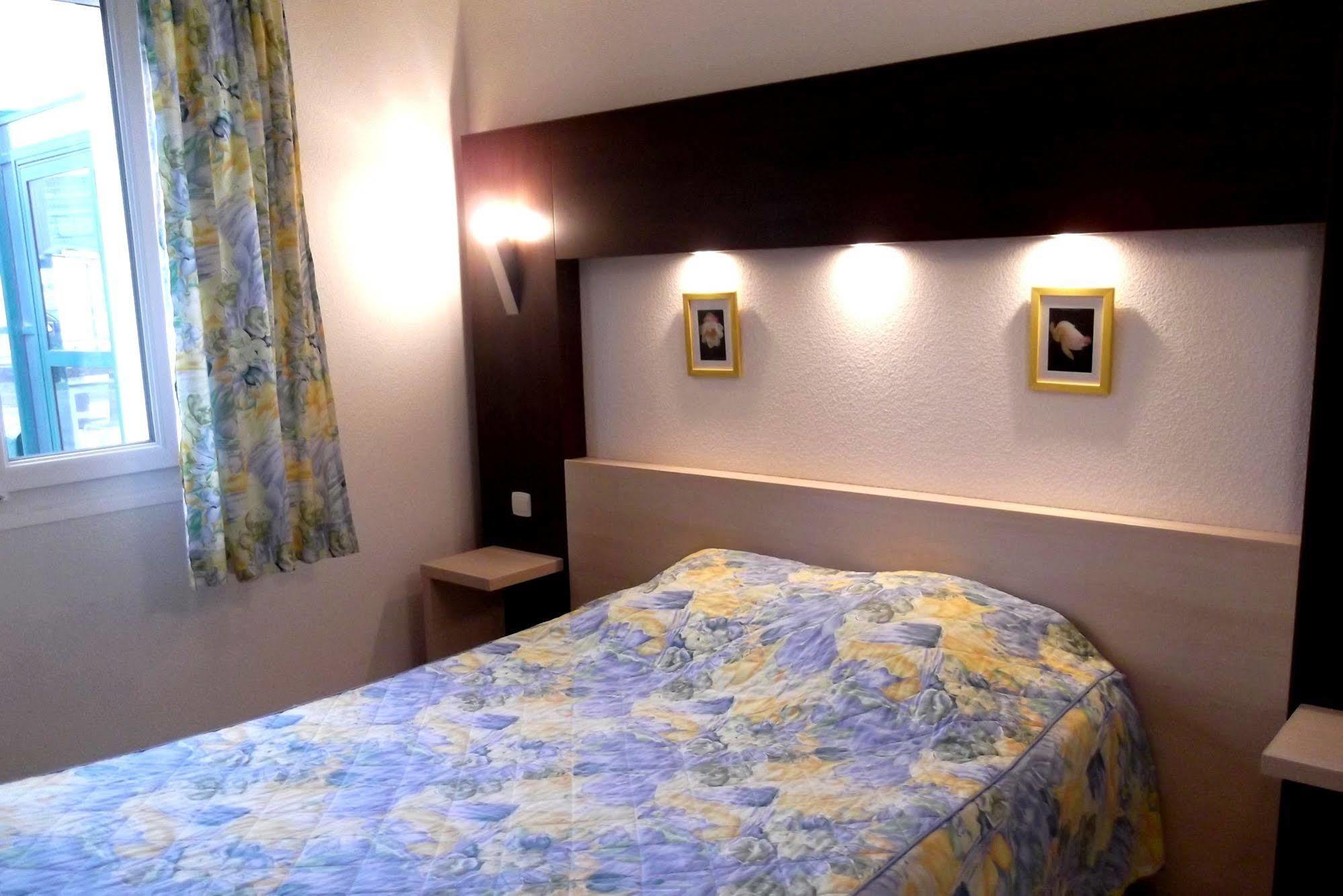Logis Jum'Hotel Saints-Geosmes Екстериор снимка