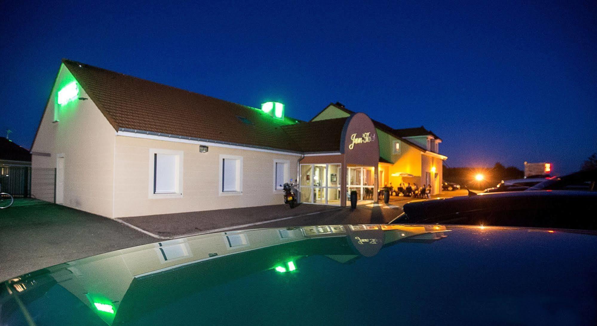 Logis Jum'Hotel Saints-Geosmes Екстериор снимка
